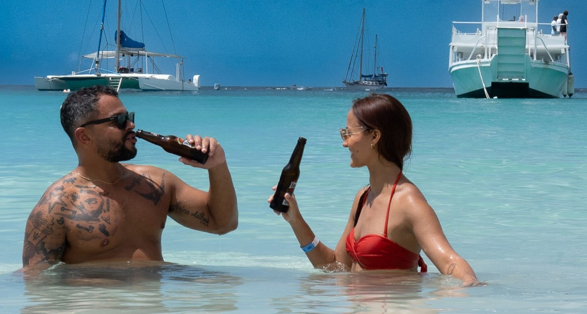 man and woman enjoying a drink on carlilse beach